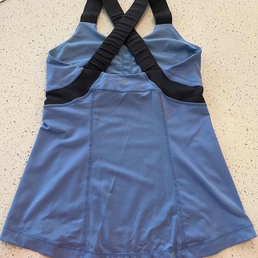 Lululemon Size 6 Tank Top Brad Built In .